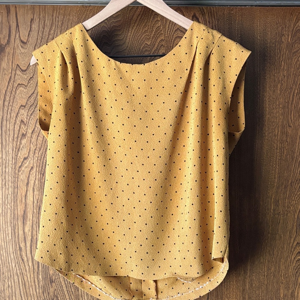 🖤 LAST CHANCE SALE! 🖤 Polka Dot Women's Top